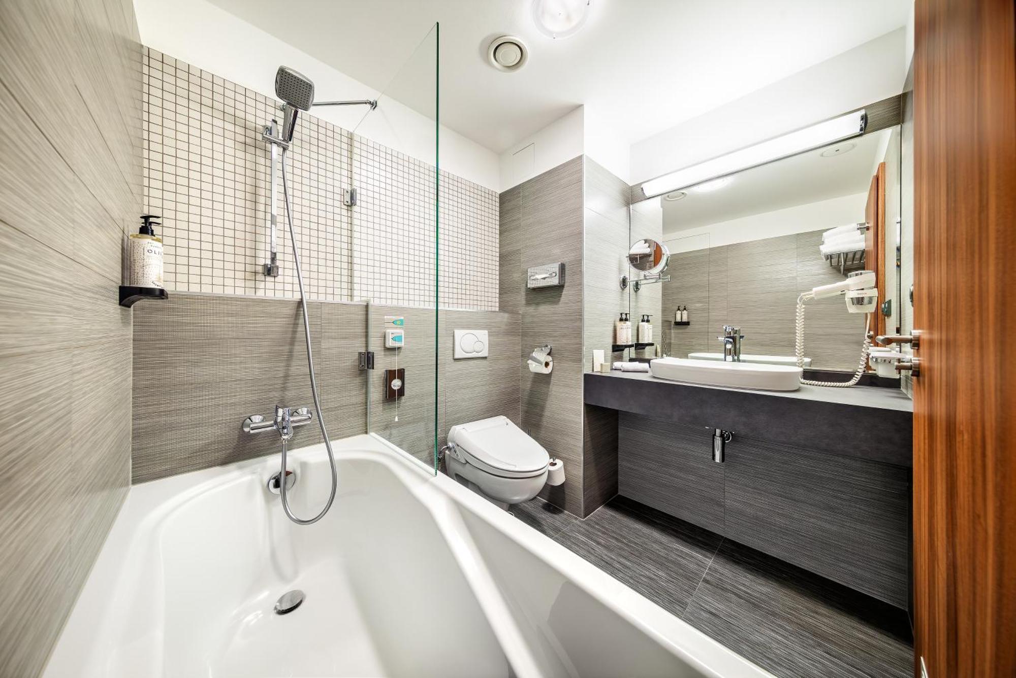 Wellness Hotel Diamant Hluboká nad Vltavou Exterior foto